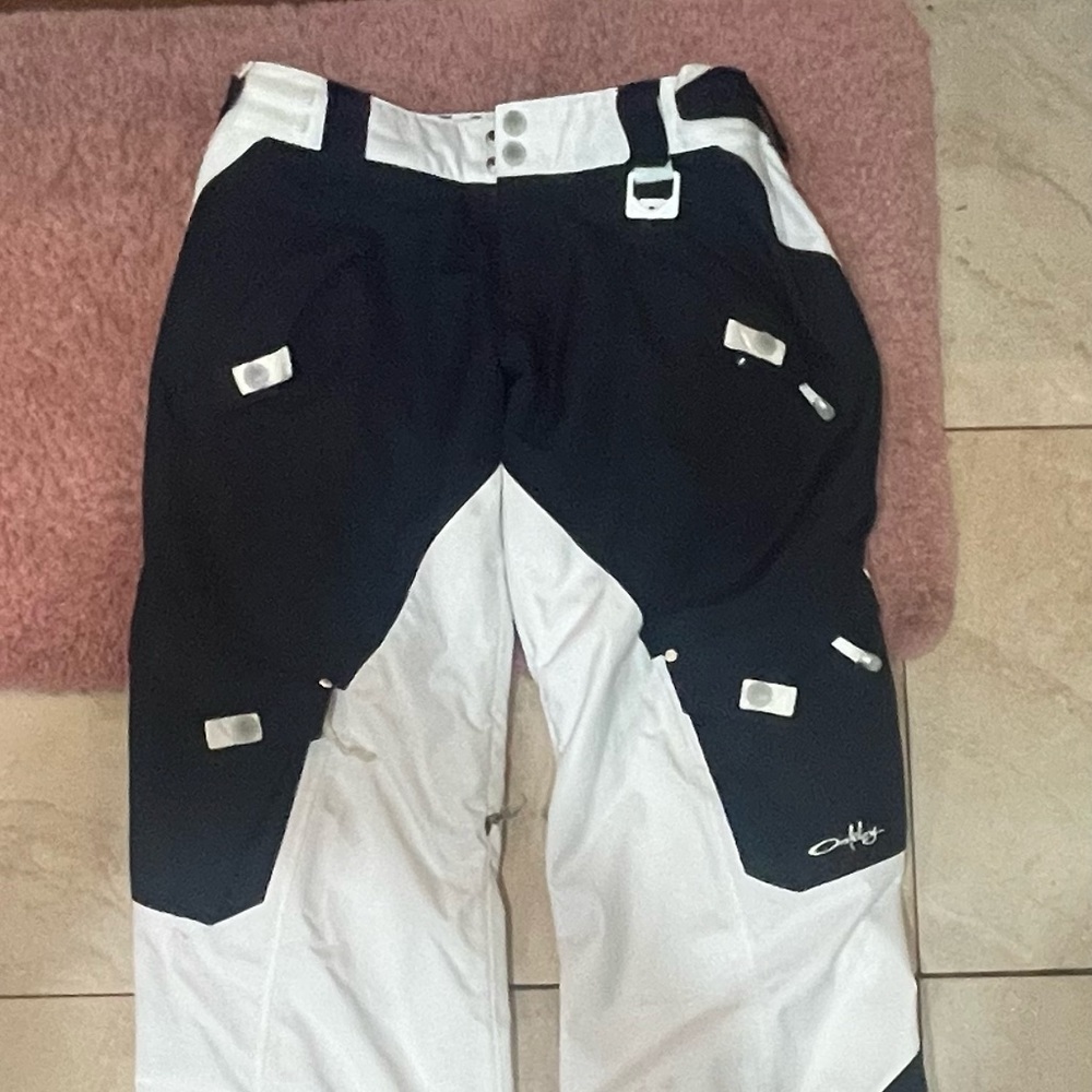 Medium Oakley snow pants